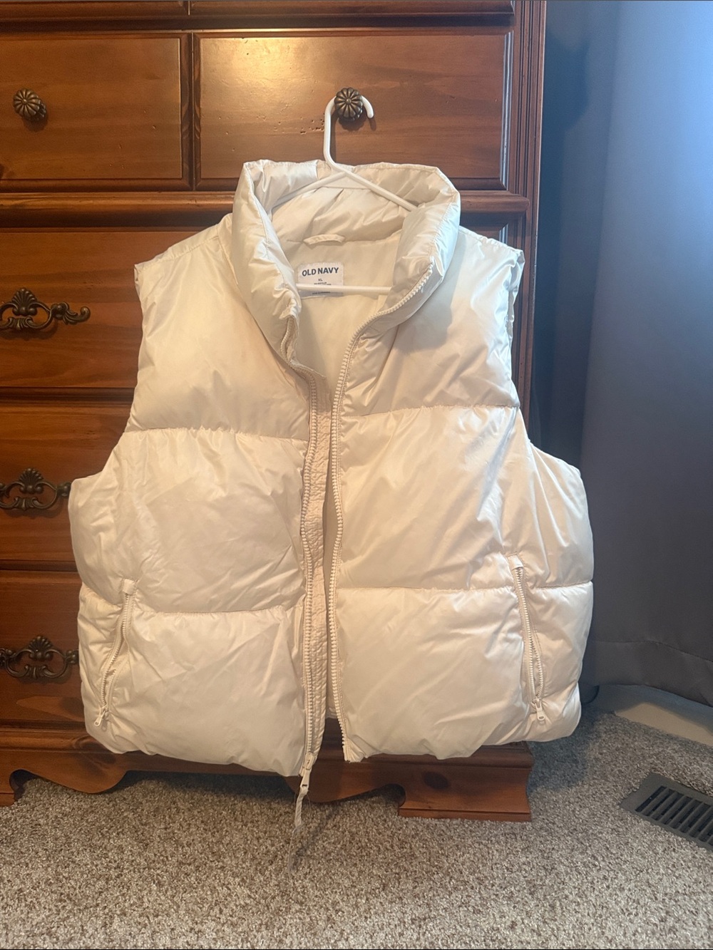 Old Navy Cream Quilted Puffer Vest
